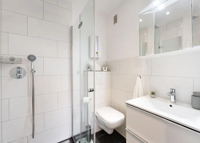 Luebecker Strasse 2 9 *